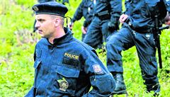 Policisté prohledávají les a jeho okolí. | na serveru Lidovky.cz | aktuální zprávy