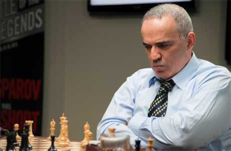 Garri Kasparov se vrátil na achovou scénu.