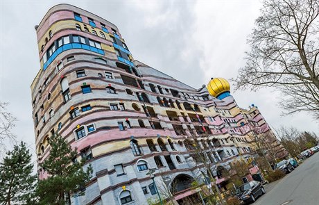 Hundertwasserova Lesní spirála v hesenském Darmstadtu se sice nekácí jako na...