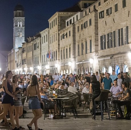 Dubrovníku kvli davm turist dokonce hrozí vykrtnutí ze seznamu UNESCO.