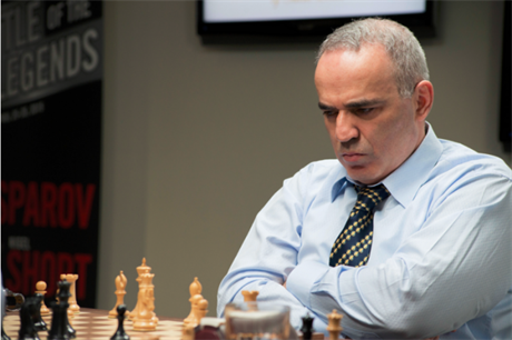 Garri Kasparov se vrátil na šachovou scénu.