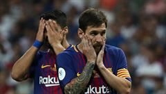 Zklamaní hráči Barcelony Leo Messi a Luis Suaréz. | na serveru Lidovky.cz | aktuální zprávy