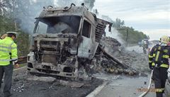 Hořící kamion na Benešovsku omezil provoz na dálnici D1. Tvoří se kolony