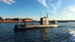 Neidentifikovaná ena - podle dánských médií Wallová - vykukuje z ponorky v...