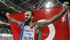Pekvapivý vítz závodu na 200 metr Ramil Guliyev.