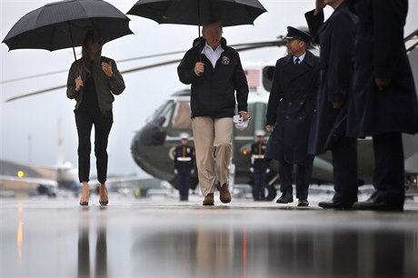 Americký prezident Donald Trump a jeho ena Melania se chystají na cestu do...