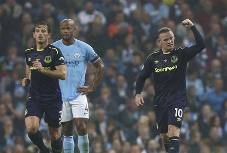 Wayne Rooney se raduje z gólu do sít Manchesteru City