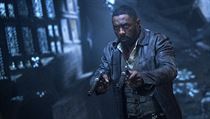 Snmek Temn v. Idris Elba jako Roland Deschain z Gileadu.