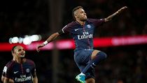 Neymar se raduje z glu do st Toulouse.