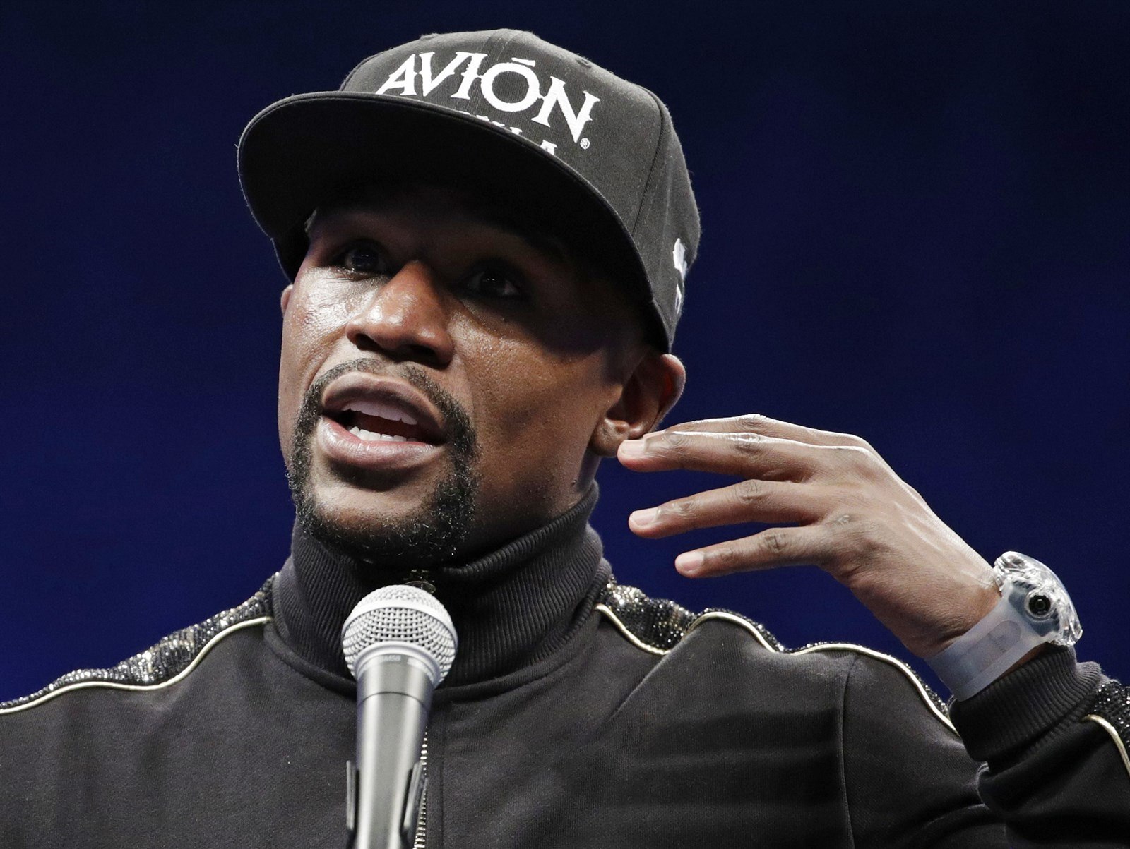 Floyd Mayweather a jeho reakce po zápase.