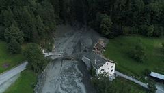 Po rozsáhlém skalním sesuvu na východ výcarska poheují místní úady osm...