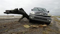 Oputné zniené auto poblí Port Lavaca.