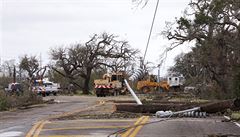 Msto Rockport se snaí uklidit své silnice po hurikánu Harvey.