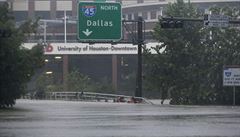 Dallas ochromil hurikán Harvey.
