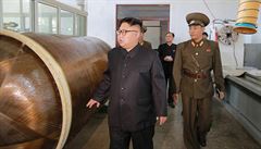 Severokorejský vdce Kim ong-un pi návtv Akademie obranných studií.