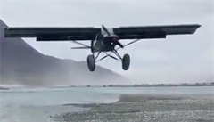 VIDEO: Pilot pistl v silnm protivtru s letadlem jako s helikoptrou
