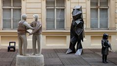 Umlecká výstava v paláci Colloredo-Mansfeld. Sochy kam se podívá.
