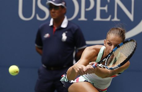 Karolna Plkov ve 2. kole US Open proti Nicole Gibbsov.