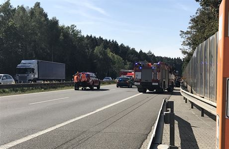 Na dálnici D1 u Soutic na Beneovsku havarovala odpoledne ti nákladní auta,...