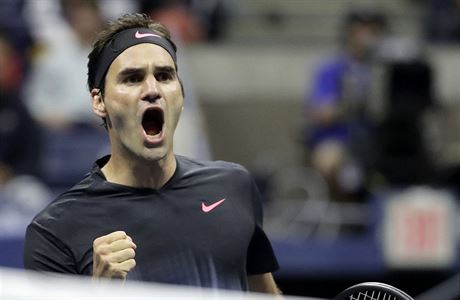 Roger Federer v zpase s Amerianem Francesem Tiafoem.