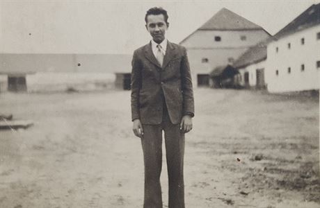 Mlad Milan Hloblek na statku v Mistn v roce 1935.