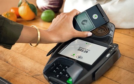 S Android Pay lze platit na jakémkoli bezkontaktním platebním terminálu.