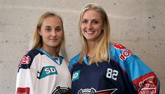 Modelky pedvedly 31. srpna na tiskové konferenci chomutovského hokejového...