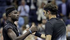 Federer se neekan nadel s domácím hráem Tiafoem, jemu patí a 70. místo...