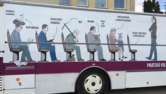 Karikatura Nečasové bude i nadále součástí autobusu. S předběžným opatřením neuspěla