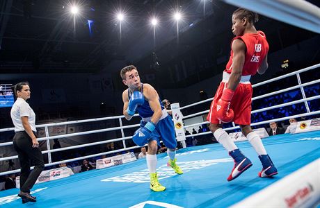 Joahnys Argilagos (v erveném) ve vítzném finále MS váhy do 49 kg proti...