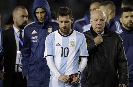 Zklamaný Lionel Messi po remíze Argentiny s Venezuelou.