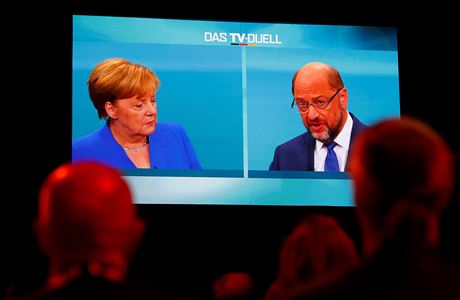 Angela Merkelov vs. Martin Schulz.