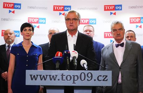 Zahájení kampan TOP 09 pro snmovní volby. Miroslav Kalousek (uprosted),...