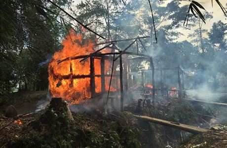 Hoc domy ve vesnici Gawdu Zara (Myanmar), kter byly oputny rakhnskmi...