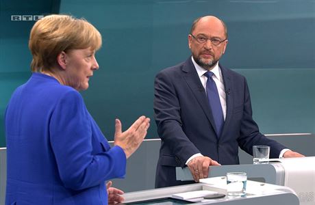 Kancléka Angela Merkelová (CDU) a její vyzyvatelem Martin Schulz (SPD).