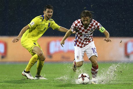 Zápas Chorvatska s Kosovem, který byl v sobotu přerušen.