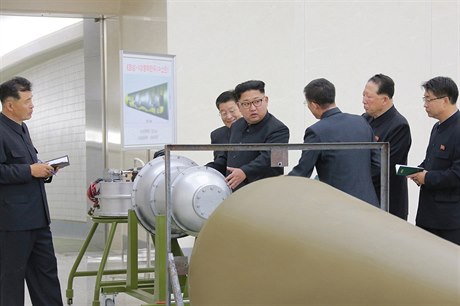 Severokorejský vůdce Kim Čong-Un udává pokyny pro nukleární program na...