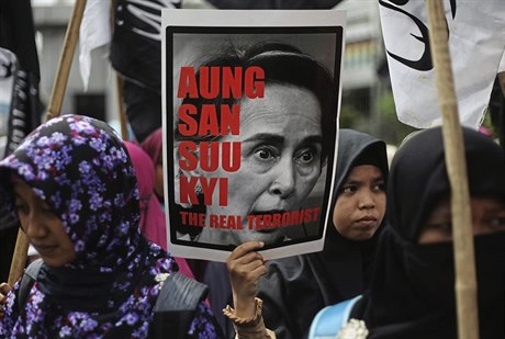 V palb kritiky. V Indonésii, nejlidnatjí muslimské zemi, vera proti násilí...