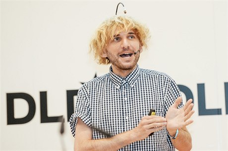 Kyborg Neil Harbisson.