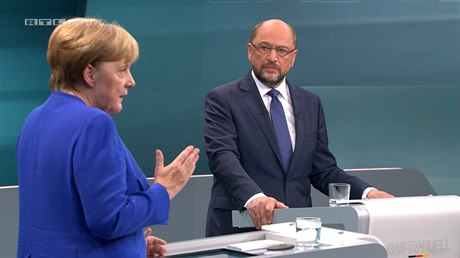 Kancléka Angela Merkelová (CDU) a její vyzyvatelem Martin Schulz (SPD).