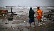 Obyvatel Dominiknsk republiky si prohl kody napchan huriknem Irma.