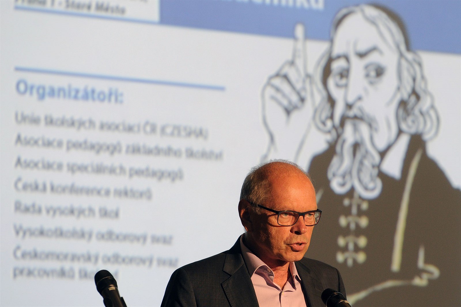 Ministr Pilný u�itel�m �ekl, �e nároky v�ech profesí na r�st plat� v p�í�tím...