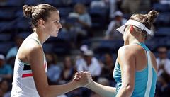 Karolína Plíková a Jennifer Bradyová po zápase v osmifinále US Open 2017.