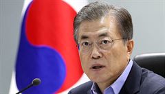 Jihokorejský prezident Moon Jae-in na schzce Národní rady bezpenosti (NSC) v...