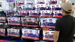 Mu v Soulu sleduje televizní reportá o testu vodíkové bomby v Severní Koreji.