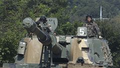 Jihokorejtí vojáci se pipravují na pípadný útok ze strany svého severního...