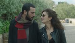 Film Mezi vypráví o Arabkách, které chtějí svobodu. Režisérce za něj vyhrožují smrtí
