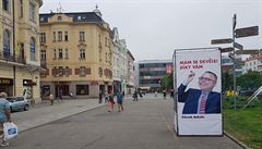 Pavol Krúpa íí reklamní plochy kritizující Zdeka Bakalu v Ostrav a okolí.
