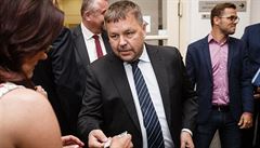 Ne�asovi opou�tí obvodní soud.