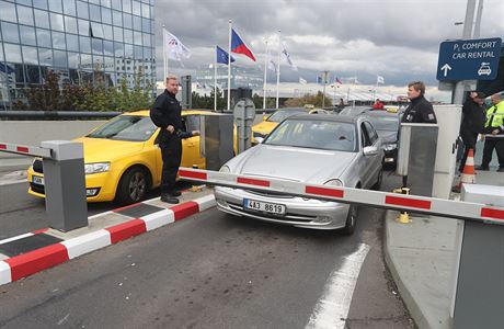 Protest nkterých praských taxiká proti Uberu (záí 2017).